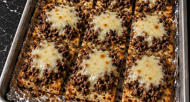 Oven-Baked 4-Ingredient Beef Flatbread Squares Recipe
