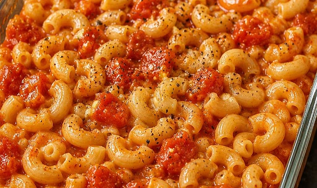 Oven-Baked 4-Ingredient Macaroni and Tomatoes Recipe