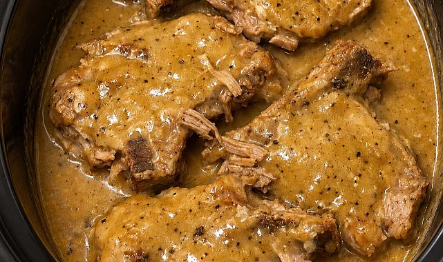 Slow Cooker 3-Ingredient Pork Chops and Gravy Recipe