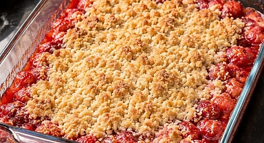 4-Ingredient Baked Strawberry Dessert Recipe