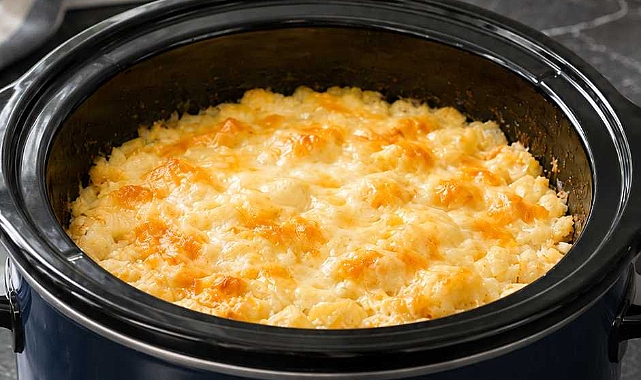 5-Ingredient Slow Cooker Cheesy Hash Brown Bake Recipe