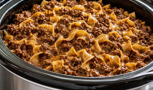 Slow Cooker 4-Ingredient Hamburger Gravy Noodles Recipe
