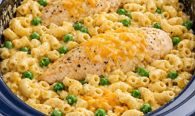 Slow Cooker 5-Ingredient Depression Era Chicken and Macaroni Recipe
