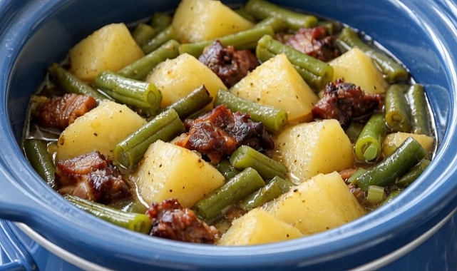 Slow Cooker Amish Potatoes and Green Beans Recipe