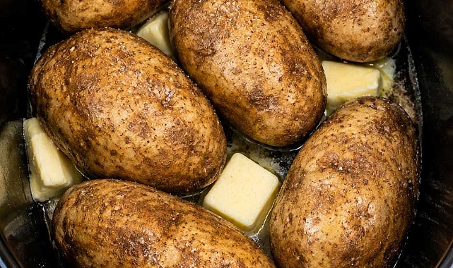 4-Ingredient Slow Cooker Flag Day Potatoes Recipe