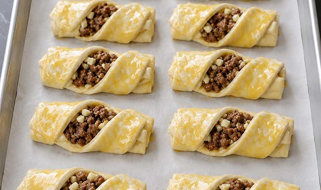 Oven-Baked 4-Ingredient Beef Puff Pastry Twists Recipe