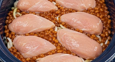 Slow Cooker 4-Ingredient Chicken and Baked Beans Recipe