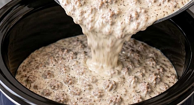 Slow Cooker 4-Ingredient Hamburger Gravy Recipe