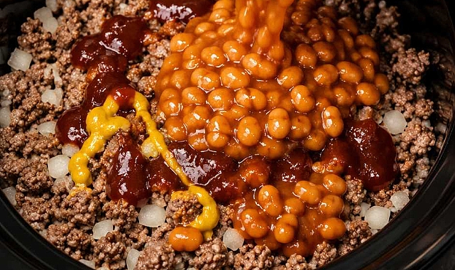 Slow Cooker 5-Ingredient Beef and Baked Beans Recipe
