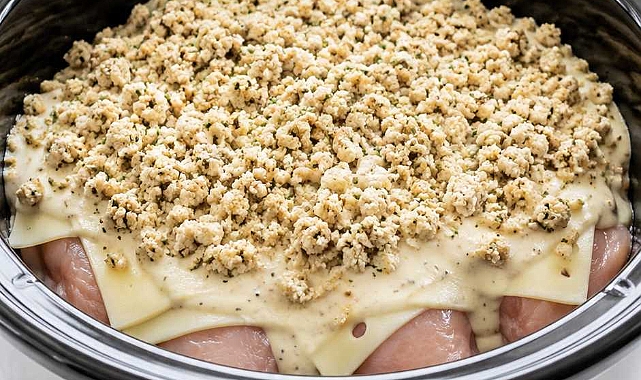 Slow Cooker 5-Ingredient Swiss Cheese Chicken Recipe