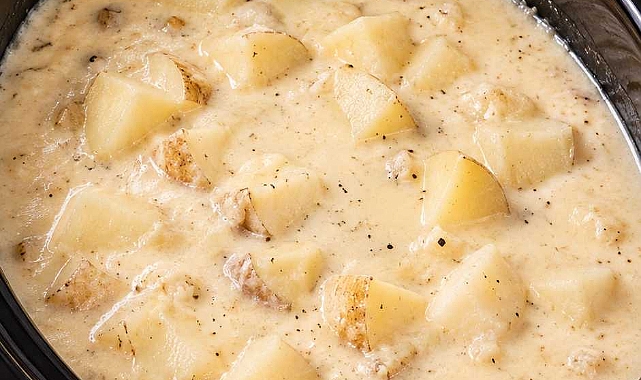 4-Ingredient Slow Cooker Garlic Cream Potato Soup Recipe