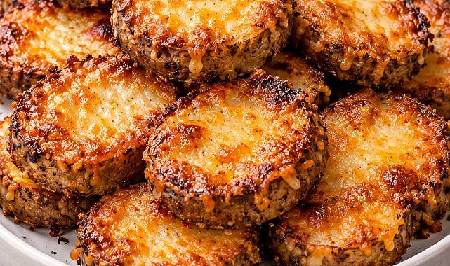 5-Ingredient Slow Cooker Crispy Cheese Potato Rounds Recipe