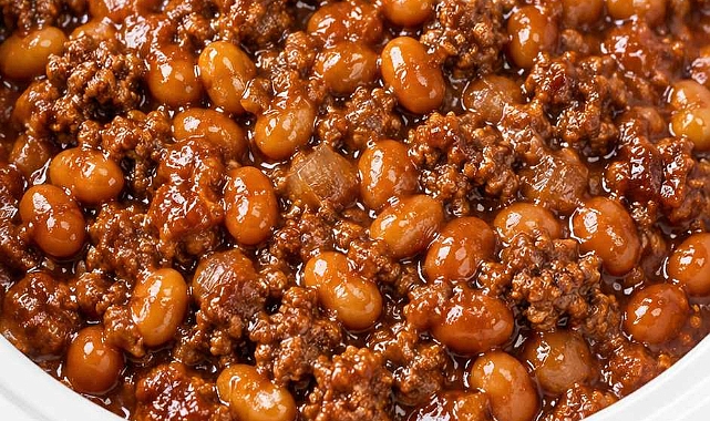 Slow Cooker 4-Ingredient Cowboy Beef and Beans Recipe