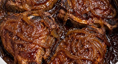 Slow Cooker 4-Ingredient Glazed Onion Pork Chops Recipe