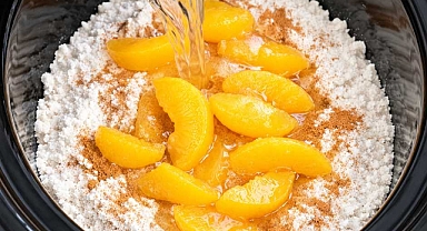 Slow Cooker 4-Ingredient Poor Man Peach Cobbler Recipe