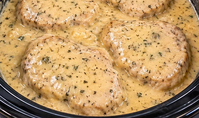 Slow Cooker 4-Ingredient Ranch Gravy Pork Chops Recipe