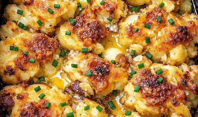 Slow Cooker 4-Ingredient Smashed Potato Bake Recipe