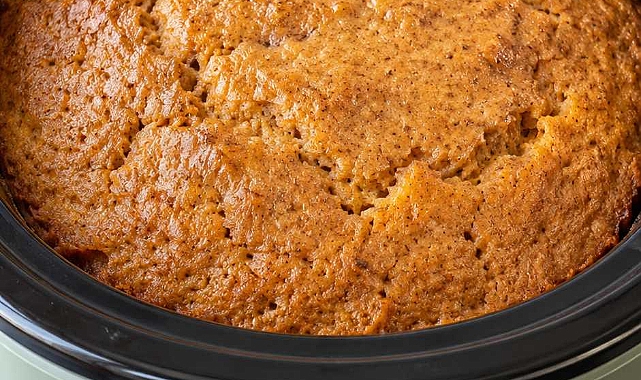 4-Ingredient Slow Cooker Pumpkin Spice Pudding Cake Recipe