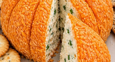 5-Ingredient Pumpkin Cheese Ball Recipe