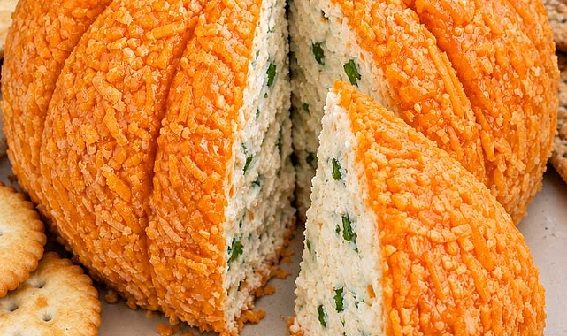 5-Ingredient Pumpkin Cheese Ball Recipe