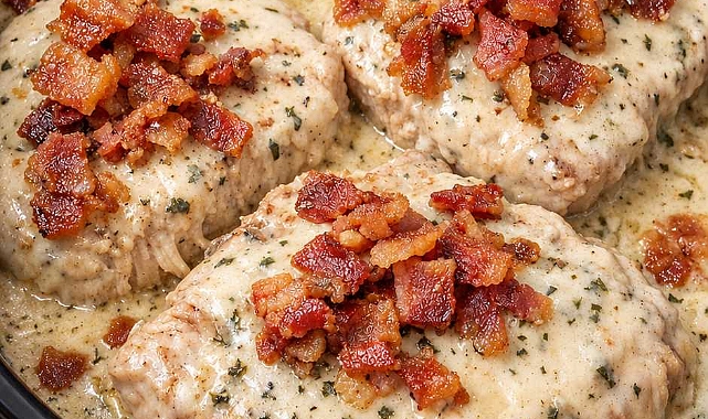 Slow Cooker 4-Ingredient Bacon Ranch Pork Chops Recipe
