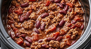 Slow Cooker 4-Ingredient Beef Chili Recipe