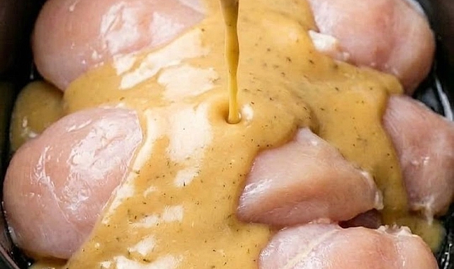 Slow Cooker 5-Ingredient Amish Chicken and Stuffing Recipe