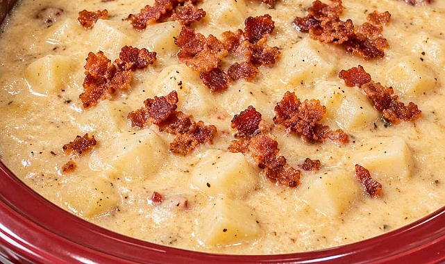 Slow Cooker 5-Ingredient Bacon Ranch Potato Soup Recipe
