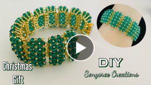Make a Sparkly Christmas Beaded Bracelet